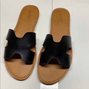 Universal Thread black slide sandals